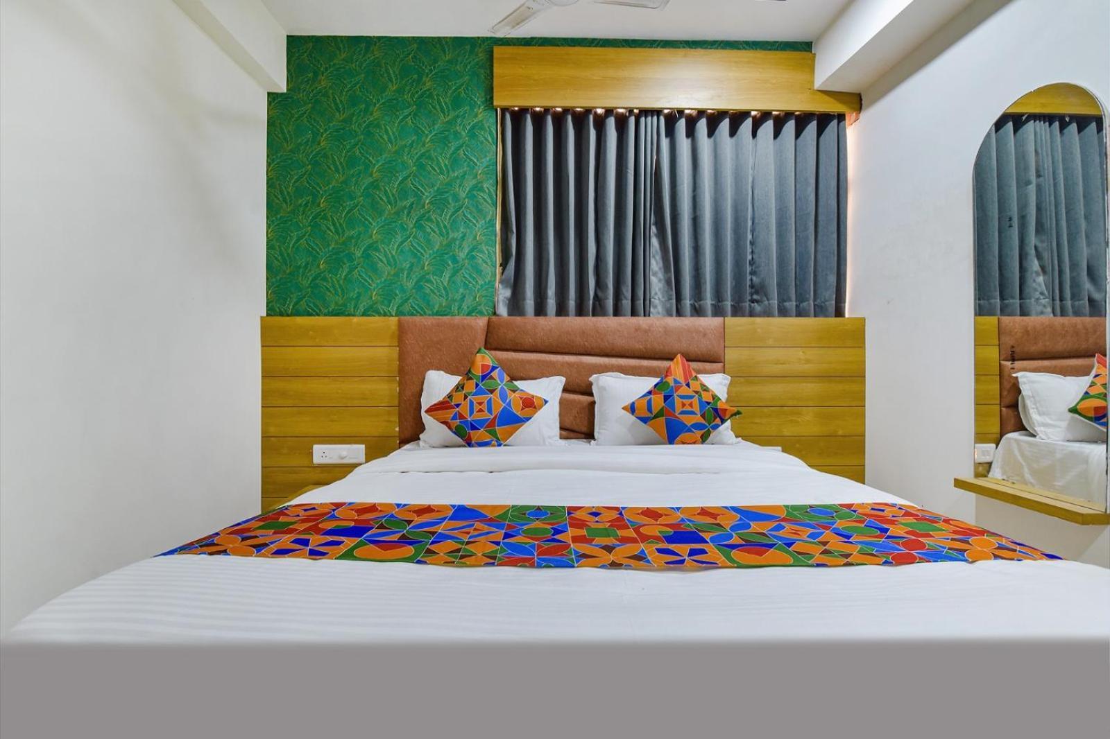 Hotel Green Tree Ahmadabad Zewnętrze zdjęcie