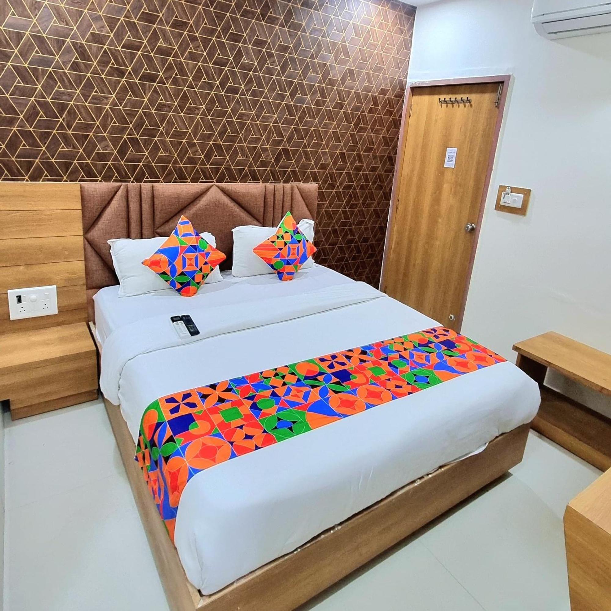 Hotel Green Tree Ahmadabad Zewnętrze zdjęcie